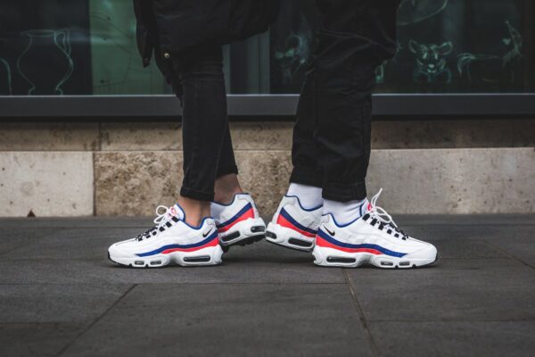 Giày Nike Air Max 95 Essential 'White Solar Red' 749766-106 - Ảnh 2