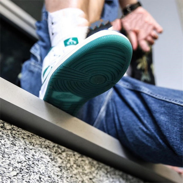 Giày Nike Air Jordan 1 Mid SE GC GS 'White Mystic Green' CD6760-103 - Ảnh 4