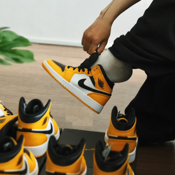 Giày Nike Air Jordan 1 Mid 'Taxi' 554724-701 - Ảnh 4