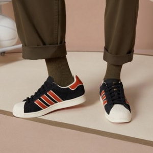 Alternative view of Giày Adidas Superstar 'Black And Red' HR0463