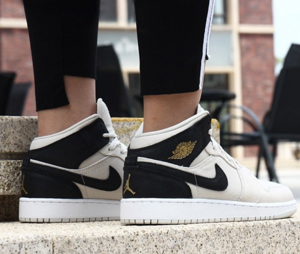 Giày Nike Air Jordan 1 Retro Mid GS 'Light Bone' 554725-023 - Ảnh 3