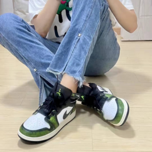 Giay Air Jordan 1 Low 'White Black Green' DO8244-003