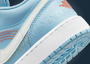 Giay Nike Air Jordan 1 Low SE GS 'Blue Stitch' DO8227-400