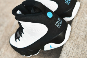 Alternative view of Giày Nike Air Jordan 9 Retro 'University Blue' CT8019-140