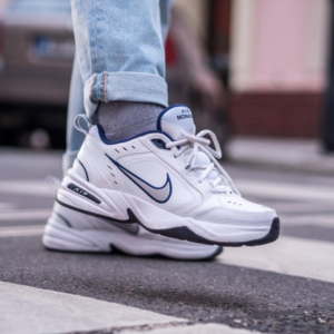 Alternative view of Giày Nike Air Monarch IV 4E Wide 'White Black' 416355-002