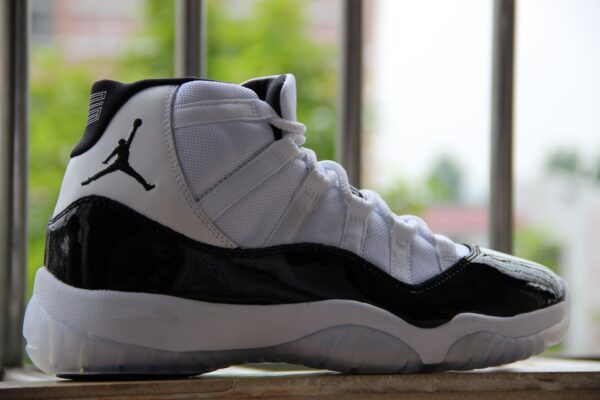 Giày Nike Air Jordan 11 Retro 'Concord' 2011 378037-107 - Ảnh 2
