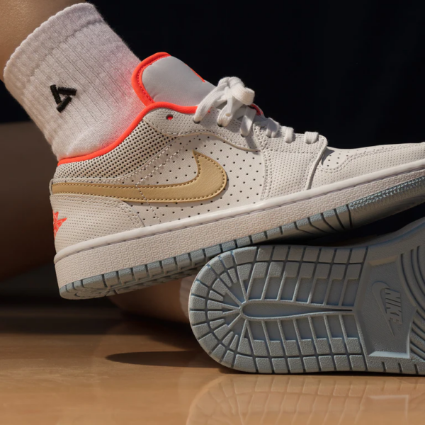 Giày Nike Wmns Air Jordan 1 Low SE 'White Sesame' DC9509-100 - Ảnh 4