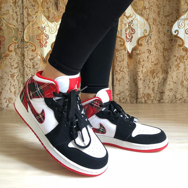 Giày Nike Air Jordan 1 Retro Mid GS 'Bad Santa' 554725-607 - Ảnh 2