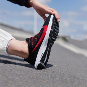 Alternative view of Giày Nike Quest 2 'Black University Red' CI3787-001