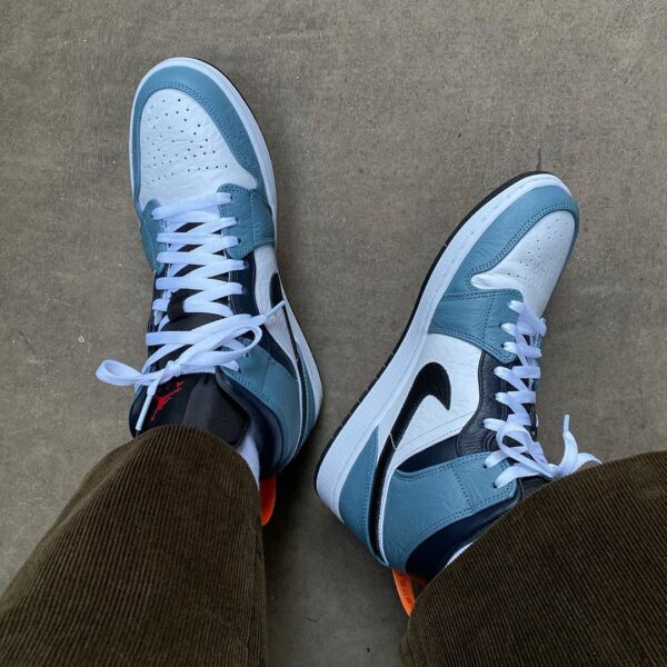 Giày Nike Air Jordan 1 Mid 'Fearless' CU2802-100 - Ảnh 2