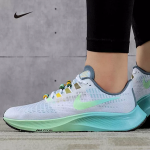 Alternative view of Giày Nike Wmns Air Zoom Pegasus 37 'Butterfly' CZ8692-134