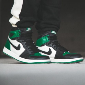 Alternative view of Giày Nike Air Jordan 1 Retro High OG GS 'Pine Green' 575441-302