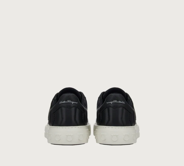 Giay Salvatore Ferragamo Gancini 'Black' 020776-753821
