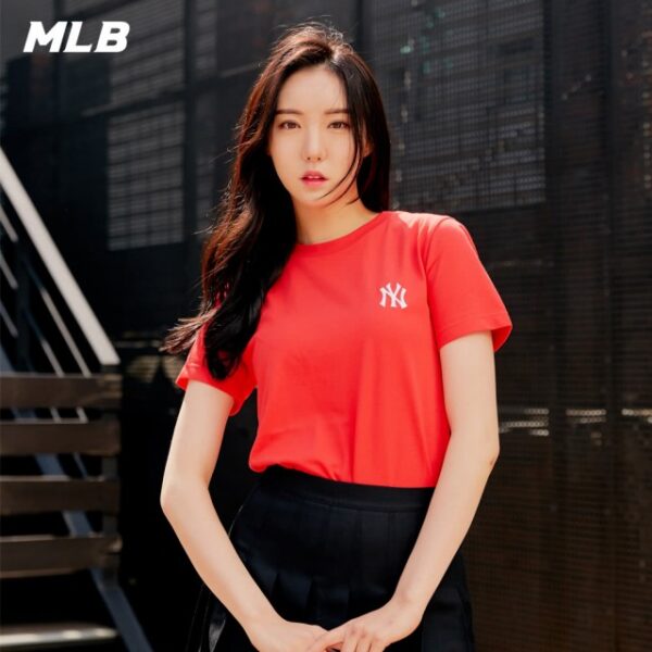 Áo MLB T Shirt New York Yankees Red 31TS03031-50R - Ảnh 3