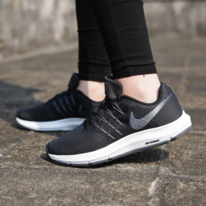 Alternative view of Giày Nike Wmns Quest 'Black' AA7412-001