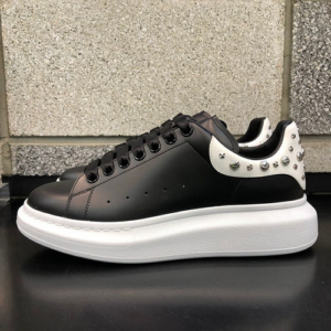 Alternative view of Giày Alexander McQueen Studded Oversized Sneaker 'White Black' 553776-WHGP5-1070