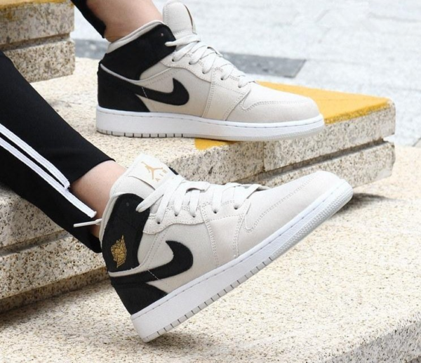 Giày Nike Air Jordan 1 Retro Mid GS 'Light Bone' 554725-023 - Ảnh 2