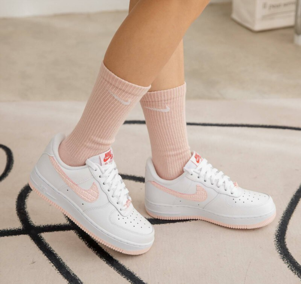 Giày Nike Air Force 1 Low VD 'Valentines Day 2022' DQ9320-100 - Ảnh 2