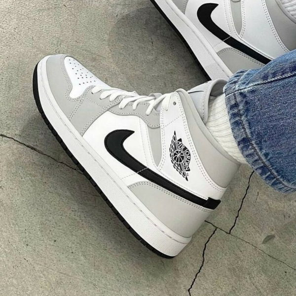 Giày Nike Wmns Air Jordan 1 Mid 'Light Smoke Grey' BQ6472-015 - Ảnh 2