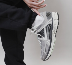 Giay Nike Zoom Vomero 5 'Cobblestone Flat Pewter' FB8825-001