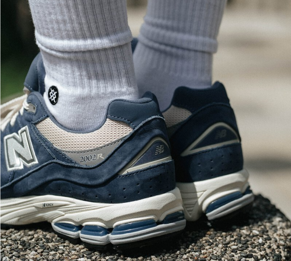 Giày New Balance 2002R 'Blue Beige Silver' M2002RHR - Ảnh 3