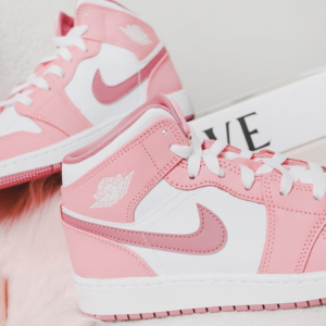 Giay Nike Air Jordan 1 Mid GS 'Valentine's Day 2023' DQ8423-616