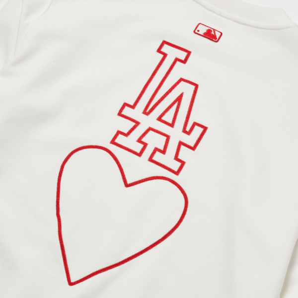 Áo MLB Heart Back Big Logo Sweater 3AMTH0314-07IVS - Ảnh 5
