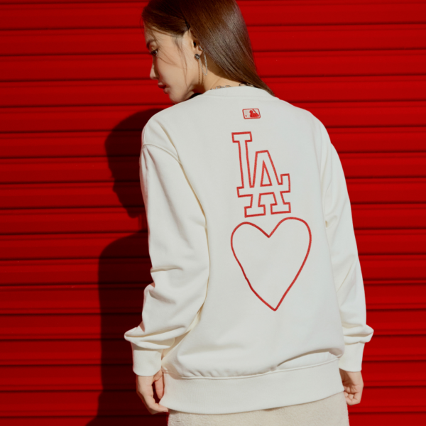 Áo MLB Heart Back Big Logo Sweater 3AMTH0314-07IVS - Ảnh 7