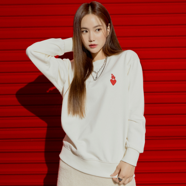 Áo MLB Heart Back Big Logo Sweater 3AMTH0314-07IVS - Ảnh 6