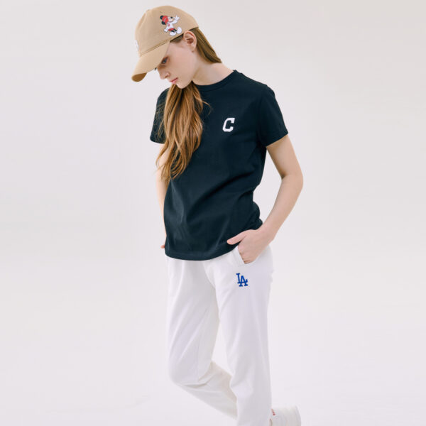 Áo MLB X Disney Short Sleeve T Shirt Cleveland Indians Black 31TSK1031-45L - Ảnh 4