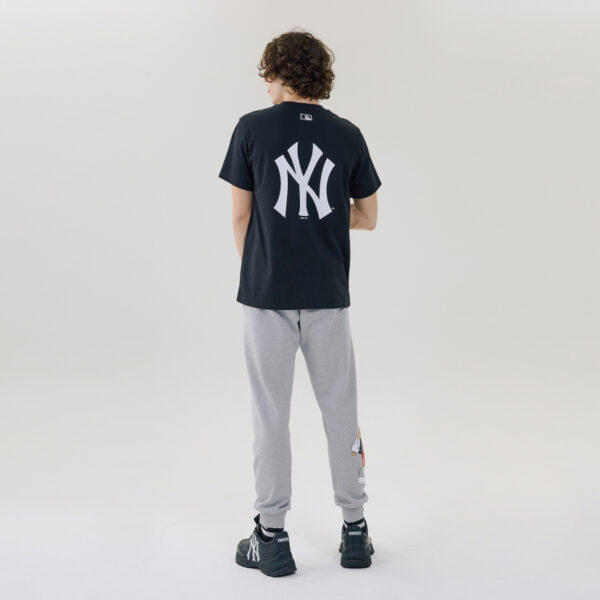 Áo MLB X Disney Action Short Sleeve T Shirt New York Yankee 31TSK2031-50L - Ảnh 5