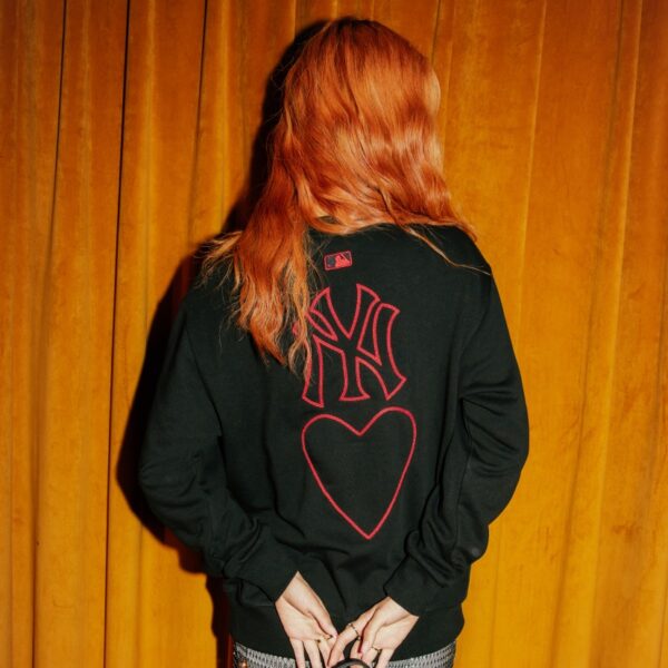 Áo MLB Heart Back Big Logo Sweater 3AMTH0314-50BKS - Ảnh 6