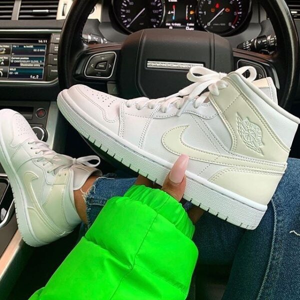 Giày Nike Wmns Air Jordan 1 Mid 'White Ivory' BQ6472-112 - Ảnh 2