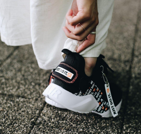 Giày Nike Wmns Air Huarache City Low 'Just Do It' AO3140-001 - Ảnh 2