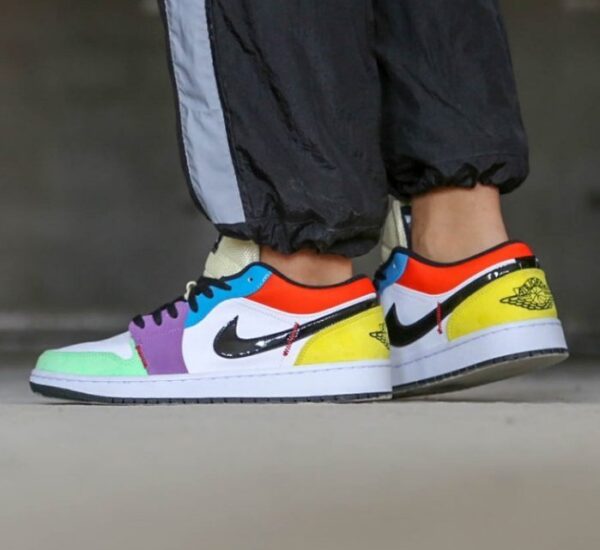 Giày Nike Wmns Air Jordan 1 Low SE 'Lightbulb' CZ3572-104 - Ảnh 7