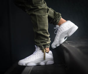 Alternative view of Giày Nike Air Jordan 13 Retro Low GS 'Pure Money' 310811-100
