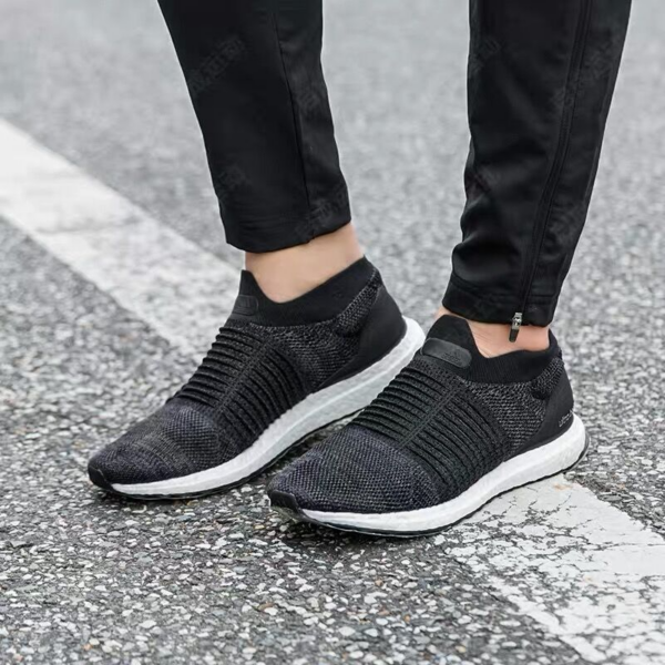 Giay Adidas Ultra Boost Laceless 'Core Black' BB6311