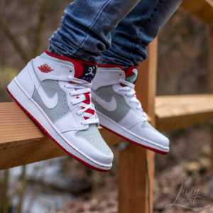 Alternative view of Giày Nike Air Jordan 1 GS 'Hare Jordan' 374457-011