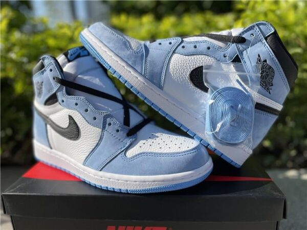 Giày Nike Air Jordan 1 Retro High OG 'University Blue' 555088-134 - Ảnh 5