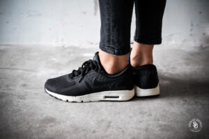 Alternative view of Giày Nike Wmns Air Max Zero 'Black' 857661-002