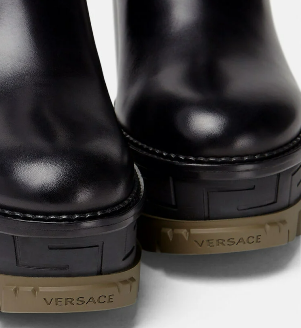 Giày Versace La Greca Signature Ankle Boots DST420Q-1A01735-5B15V - Ảnh 2
