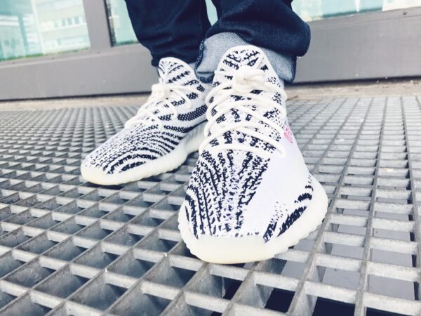 Giày Adidas Yeezy Boost 350 V2 Zebra CP9654 - Ảnh 4