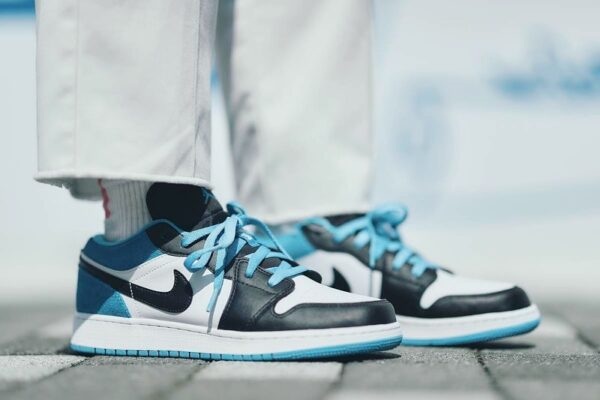 Giày Nike Air Jordan 1 Low 'Laser Blue' (GS) CT1564-004 - Ảnh 4