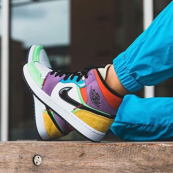 Giày Nike Wmns Air Jordan 1 Low SE 'Lightbulb' CZ3572-104 - Ảnh 5