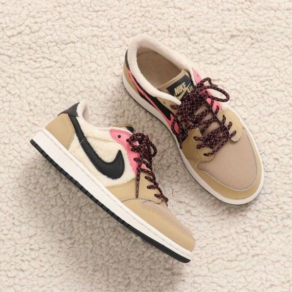 Giày Nike Wmns Air Jordan 1 Retro Low Fleece 'Parachute Beige' AQ0828-200 - Ảnh 5