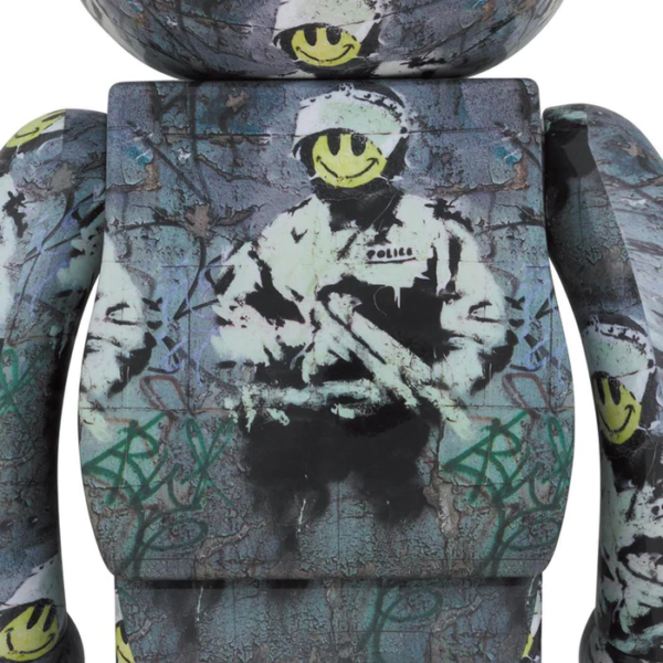 Mo Hinh Brandalism Bearbrick 1000% 'Riot Cop' 98260-RCP-1000