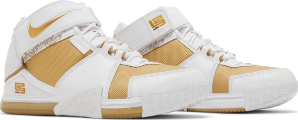 Giay Nike Zoom Lebron 2 Retro 'Maccabi' 2022 DJ4892-100