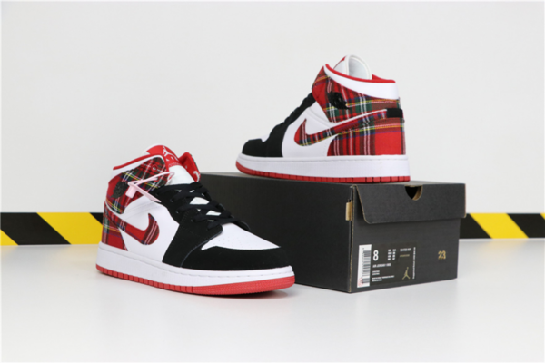 Giày Nike Air Jordan 1 Retro Mid GS 'Bad Santa' 554725-607 - Ảnh 4