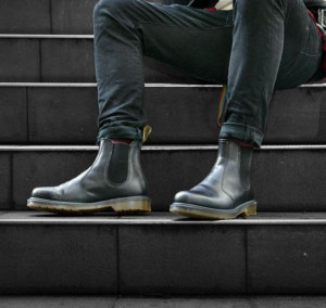 Alternative view of Giày Dr. Martens 2976 Black Smooth Leather Chelsea Boots 22227001