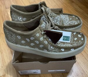 Giay Clarks Wallabee Cup 'Dark Olive Print' 261-68523